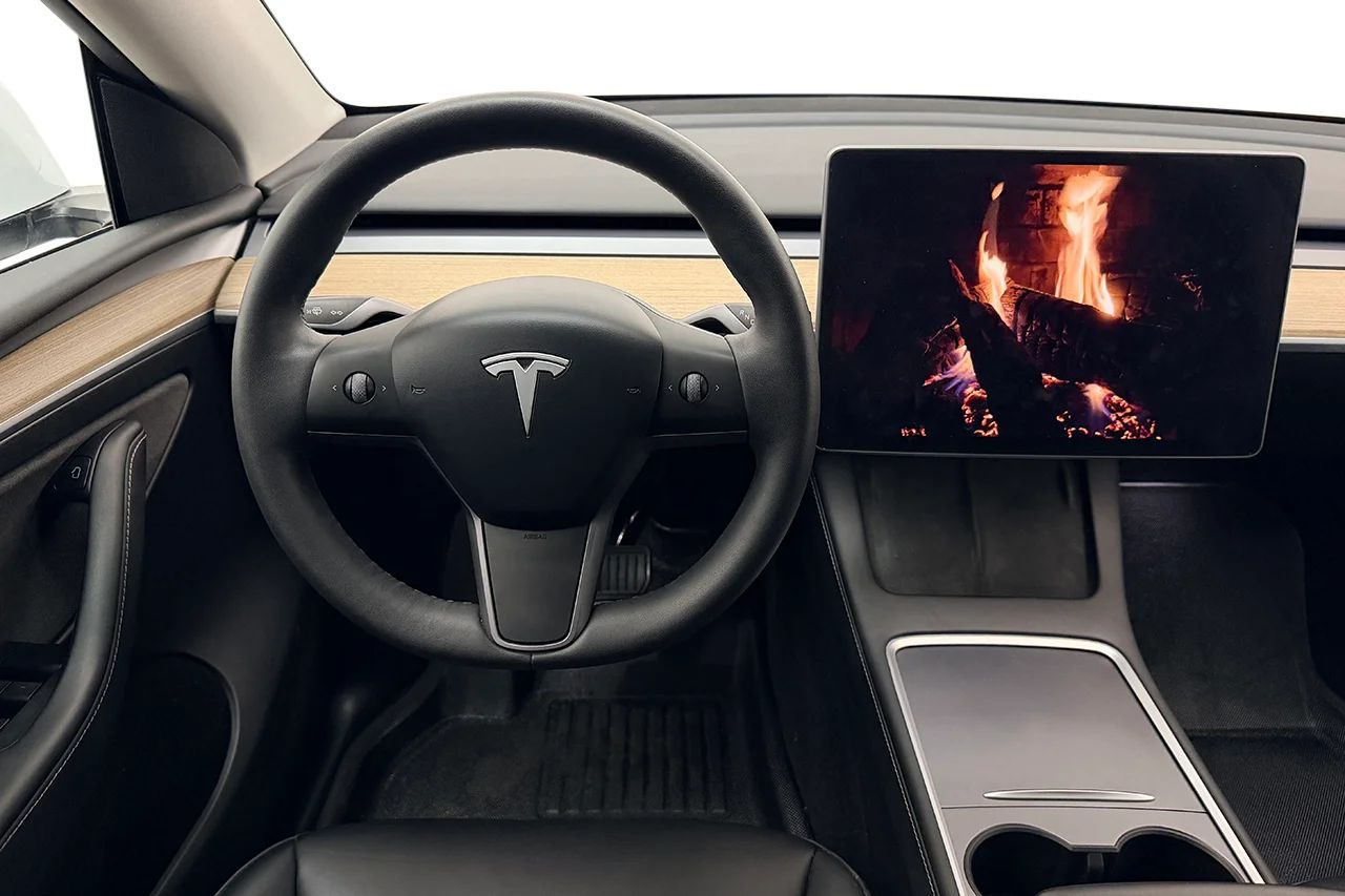 Tesla Model Y Long Range AWD Pano Kameror Premiumljud V-Pump MOMS 514hk – bild 17 av 32