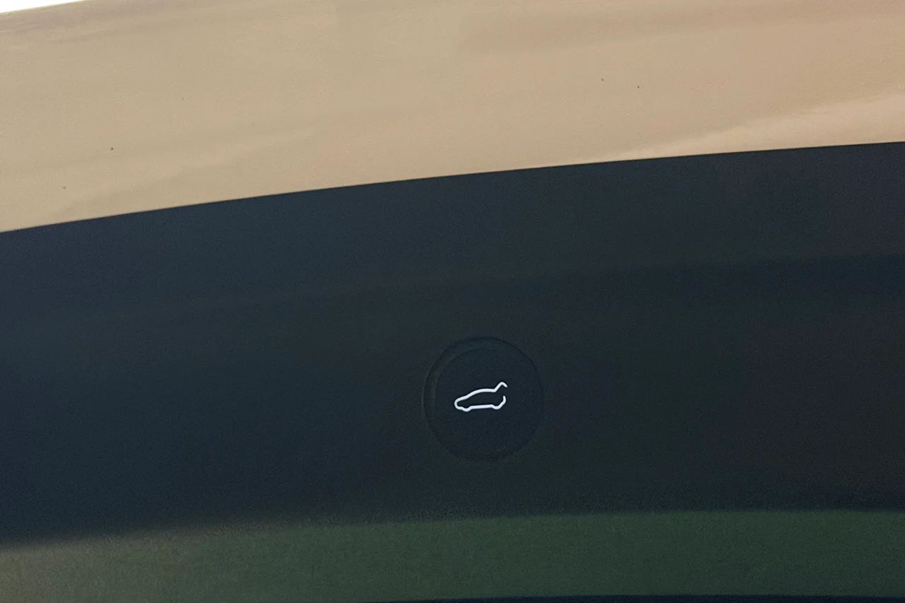 Tesla Model Y Long Range AWD Pano Kameror Premiumljud V-Pump MOMS 514hk – bild 30 av 32