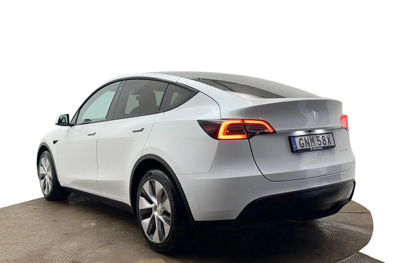 Tesla Model Y Long Range AWD Pano Kameror Premiumljud V-Pump MOMS 514hk – bild 7 av 32