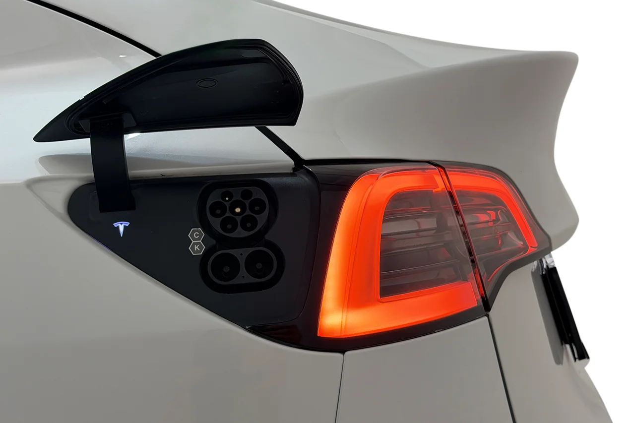 Tesla Model Y Long Range AWD Pano Kameror Premiumljud V-Pump MOMS 514hk – bild 32 av 32