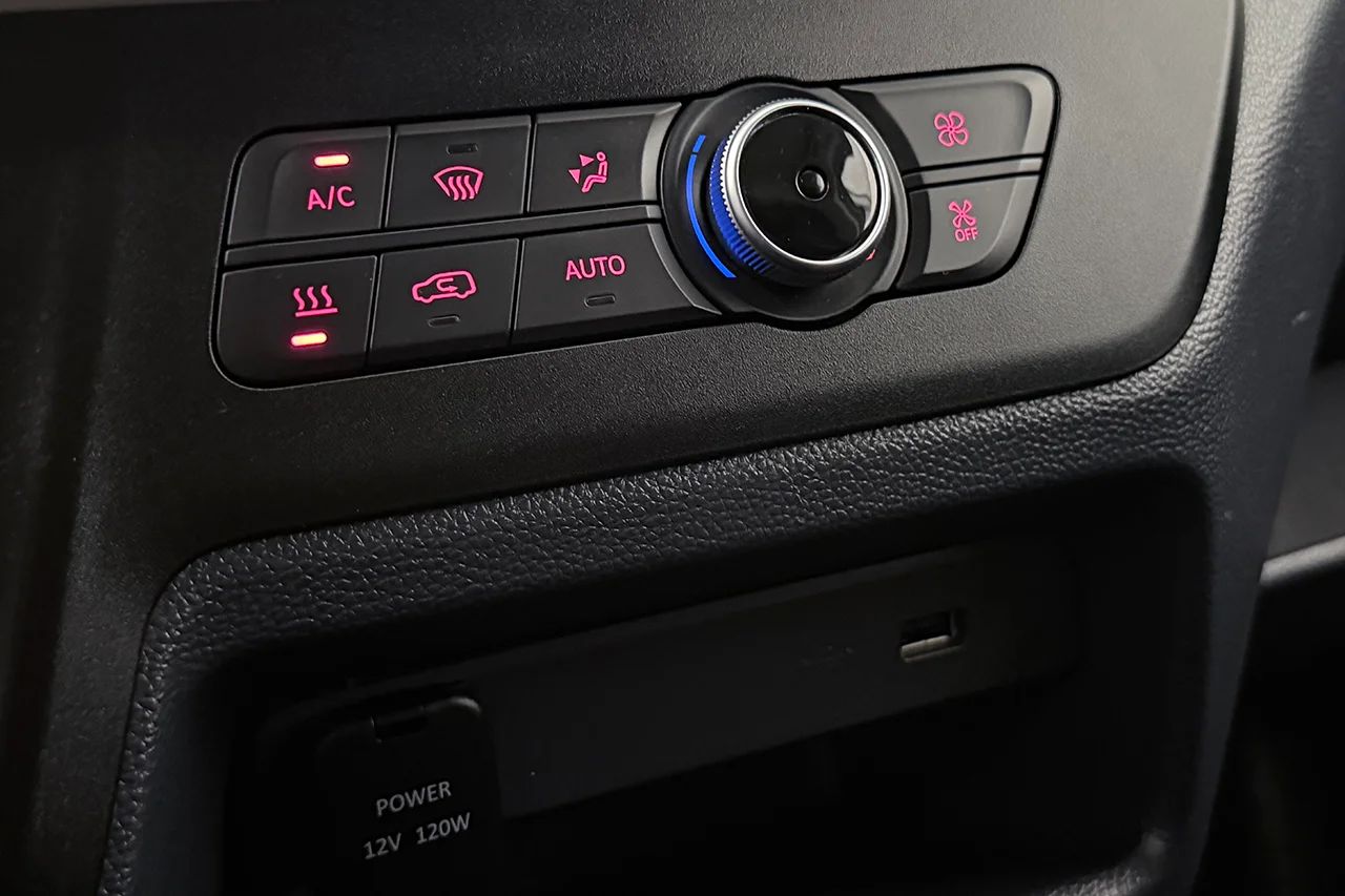Maxus e-Deliver 3 50.2 kWh L1H1 Drag Kamera CarPlay CCS MOMS 120hk – bild 24 av 27