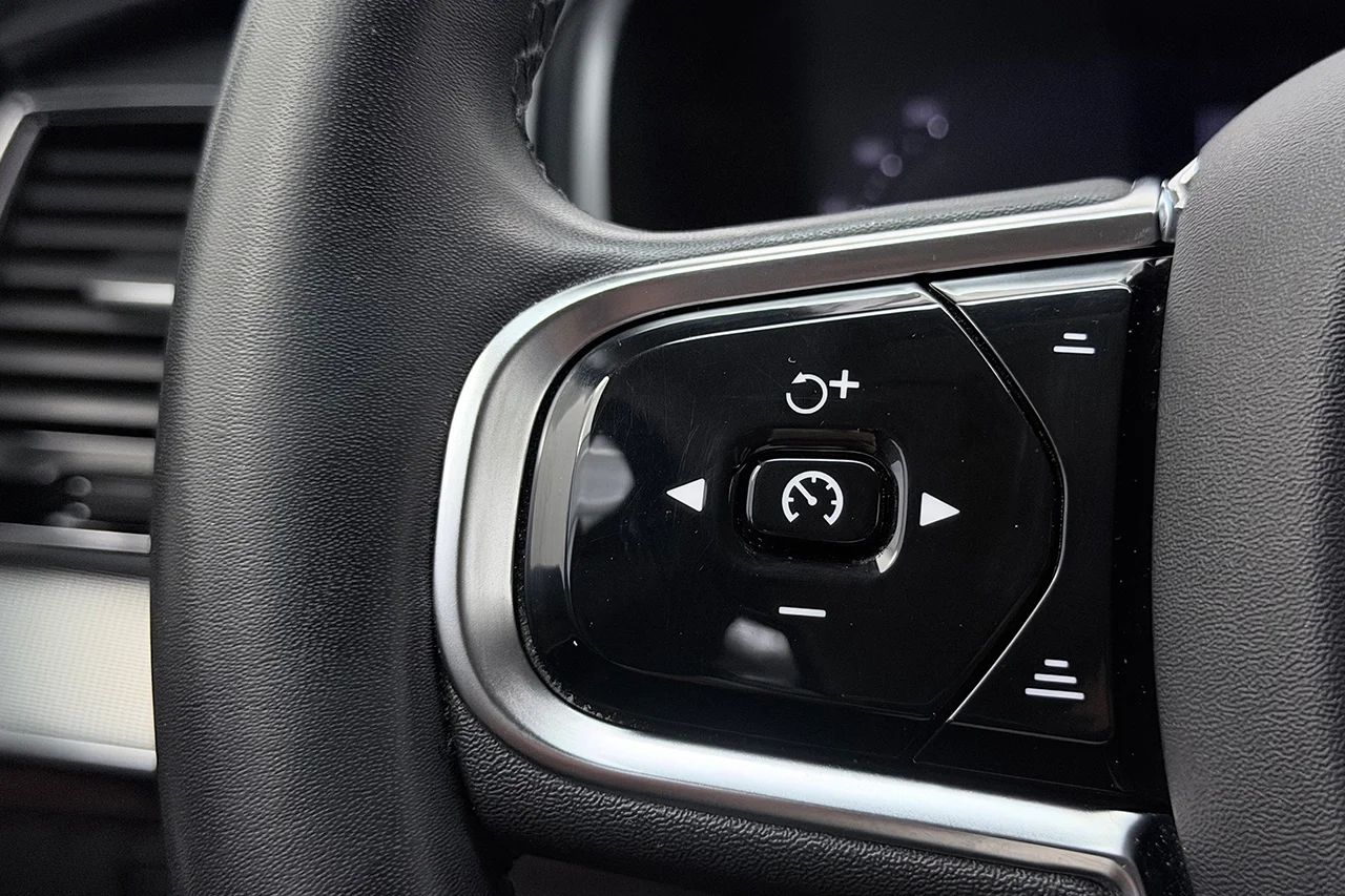 Volvo XC90 Recharge T8 AWD Plus Bright 7-sits Läder Drag H/K P-Klimat BLIS 456hk – bild 20 av 35