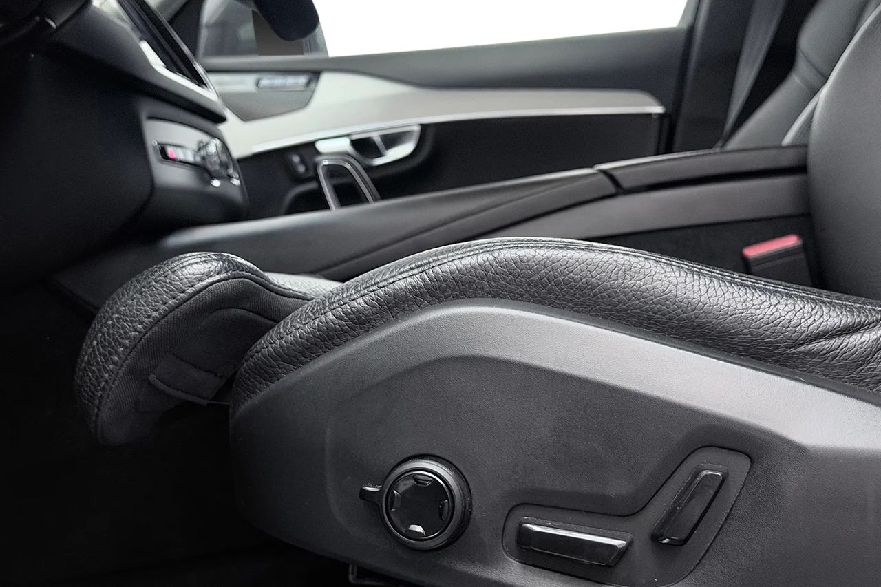 Volvo XC90 Recharge T8 AWD Plus Bright 7-sits Läder Drag H/K P-Klimat BLIS 456hk – bild 11 av 35