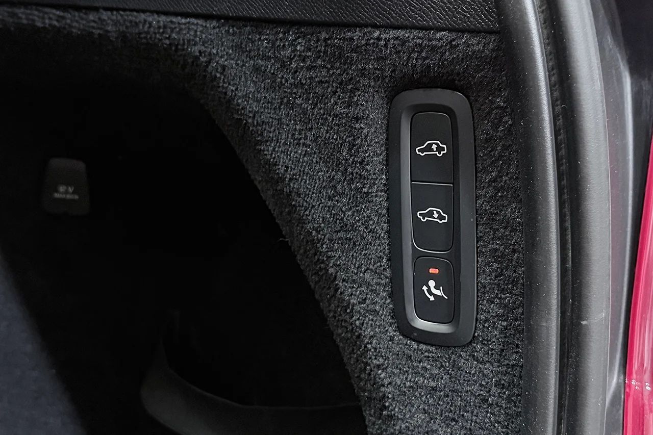 Volvo XC90 Recharge T8 AWD Plus Bright 7-sits Läder Drag H/K P-Klimat BLIS 456hk – bild 34 av 35