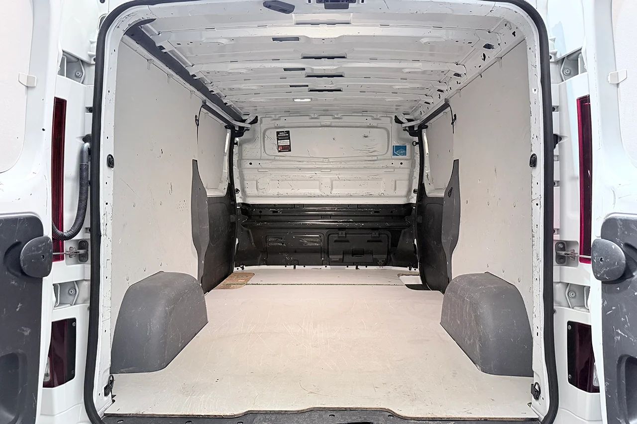 Renault Trafic Skåp 3.0t 2.0 L2 2xSidodörr Drag Värmare Navi Kamera 3sits – bild 12 av 30