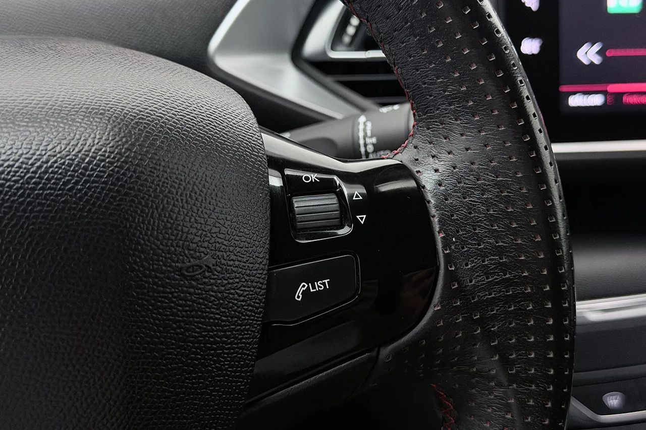 Peugeot 308 1.2 PureTech GT-Line Pano Massage AppConnect P-Sens 131hk – bild 21 av 30