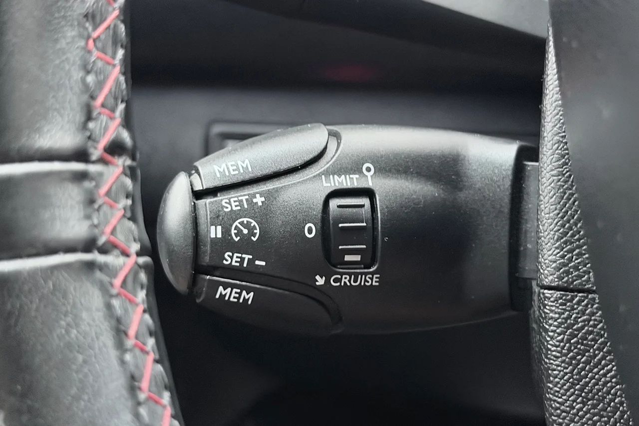 Peugeot 308 1.2 PureTech GT-Line Pano Massage AppConnect P-Sens 131hk – bild 22 av 30