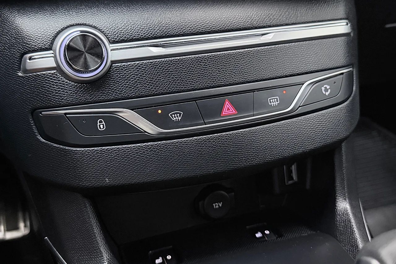 Peugeot 308 1.2 PureTech GT-Line Pano Massage AppConnect P-Sens 131hk – bild 27 av 30