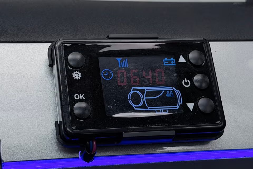 Titan Zero R4S 4-sits Läder Taklucka Värmare Cockpit Kamera USB Klass 2 – bild 19 av 20