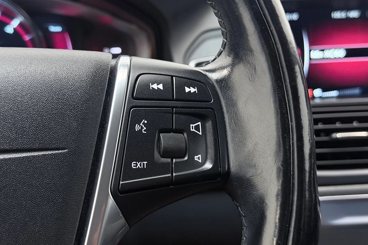 Volvo XC60 D4 AWD Summum Business Drag Navi Läder Stolminne Värmare – bild 19 av 26