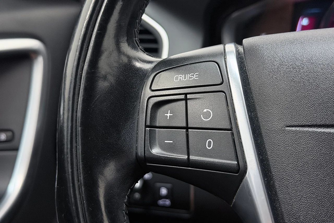 Volvo XC60 D4 AWD Summum Business Drag Navi Läder Stolminne Värmare – bild 18 av 26