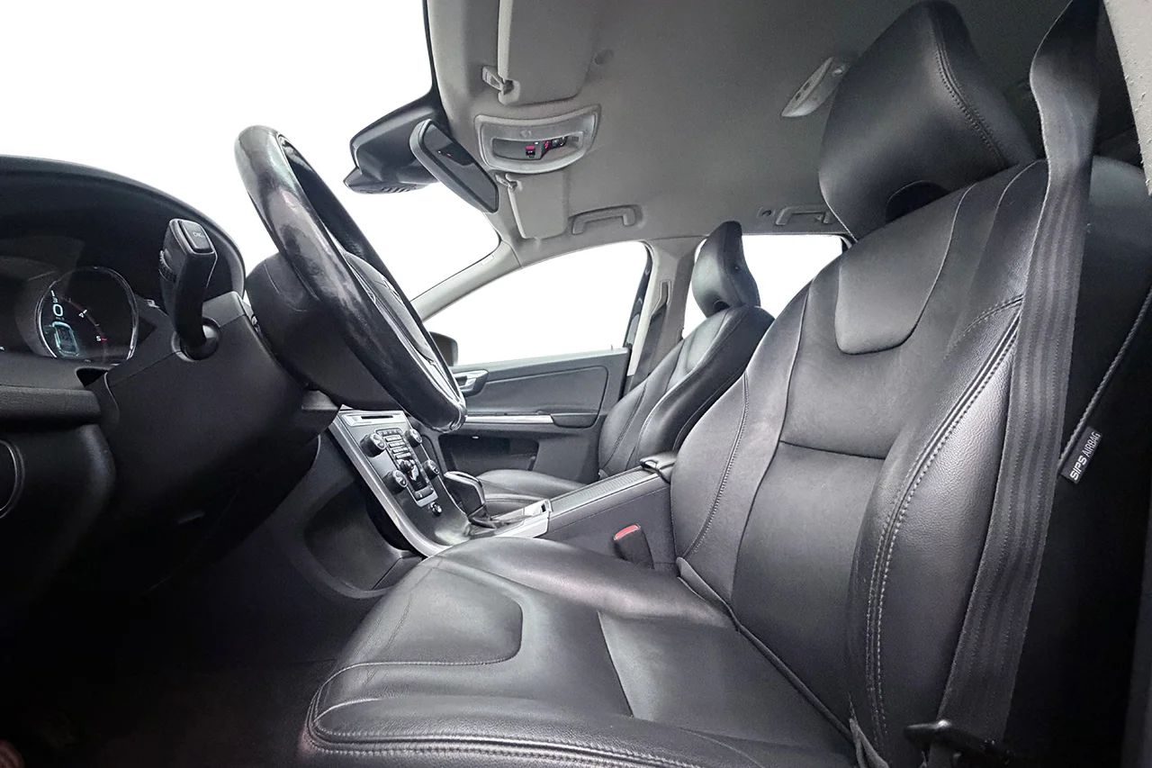 Volvo XC60 D4 AWD Summum Business Drag Navi Läder Stolminne Värmare – bild 8 av 26