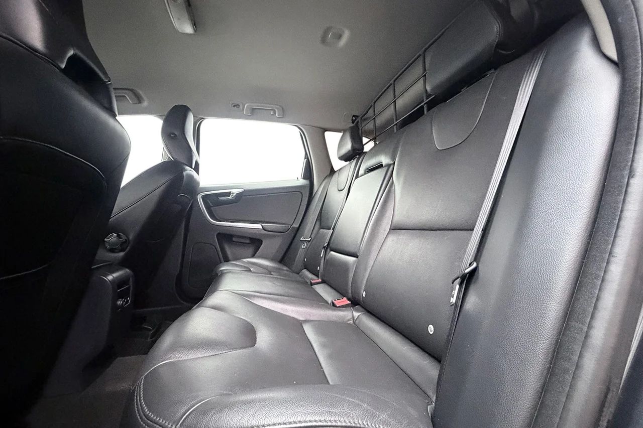 Volvo XC60 D4 AWD Summum Business Drag Navi Läder Stolminne Värmare – bild 12 av 26