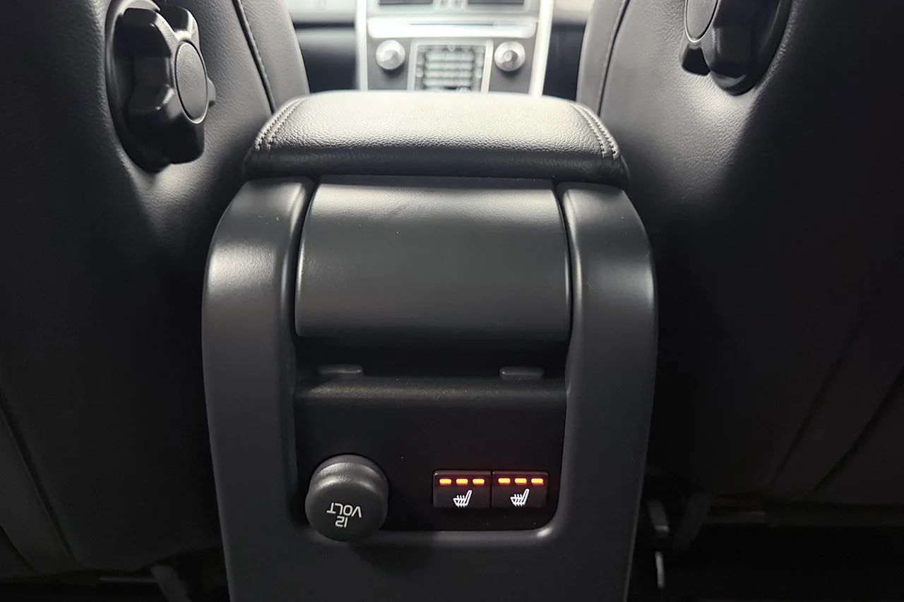 Volvo XC60 D4 AWD Summum Business Drag Navi Läder Stolminne Värmare – bild 14 av 26