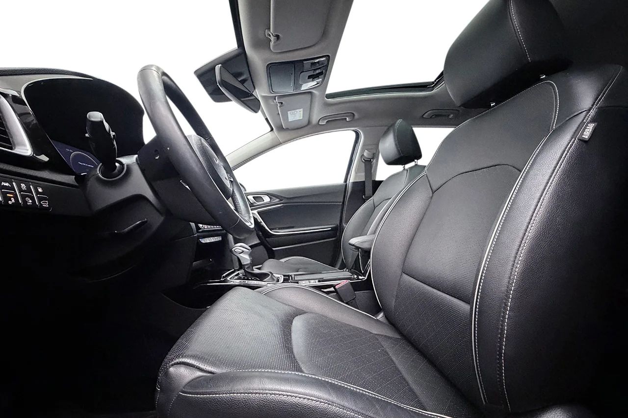 Kia Ceed SW Plug-in Advance Plus Läder Panorama Navi Cockpit 141hk – bild 11 av 35