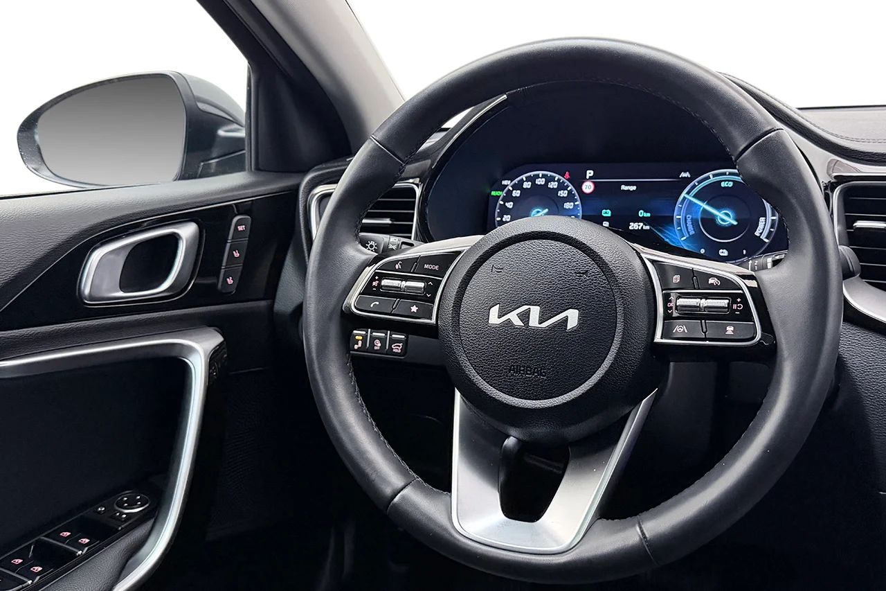 Kia Ceed SW Plug-in Advance Plus Läder Panorama Navi Cockpit 141hk – bild 17 av 35