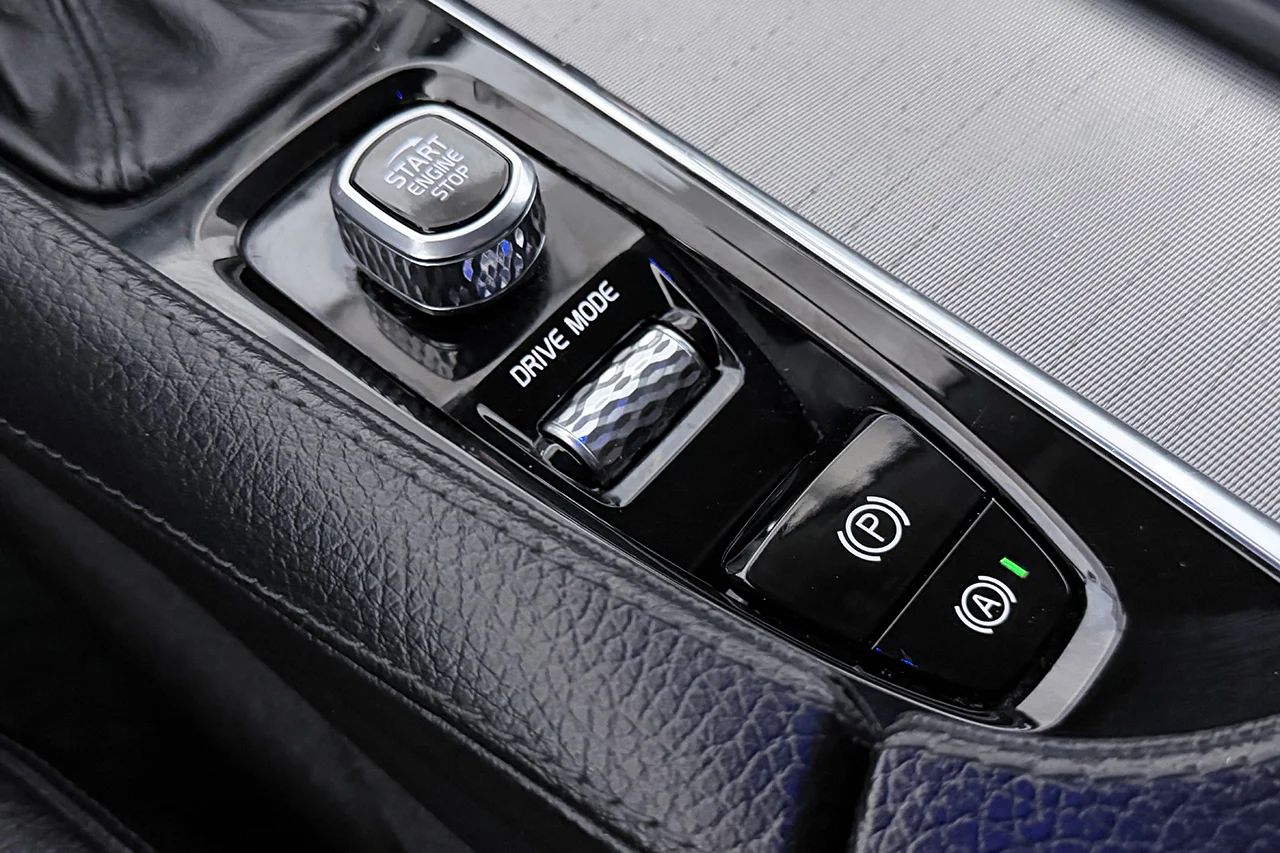 Volvo XC90 D4 Inscription Navi Kamera Läder P-Klimat Keyless 190hk – bild 33 av 36