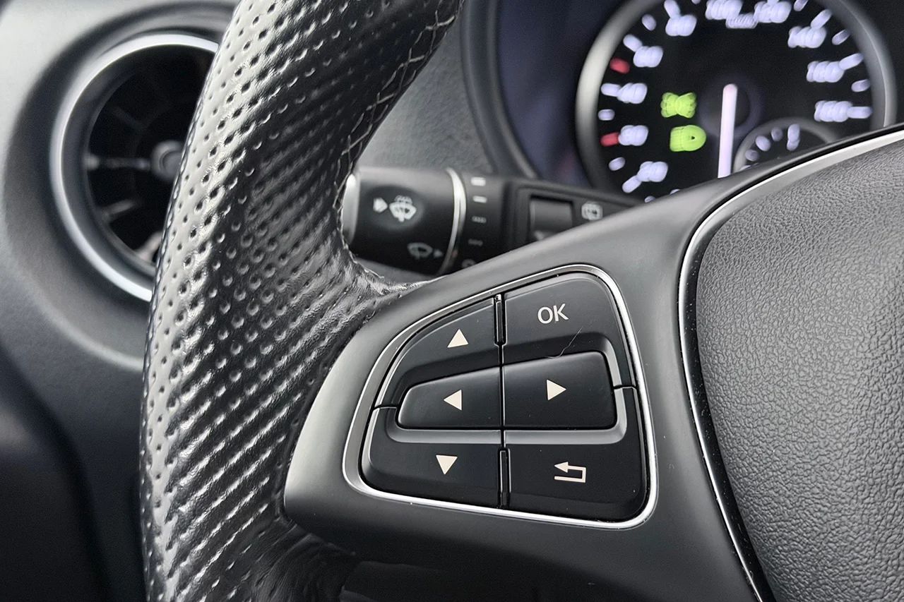 Mercedes-Benz eVito Tourer 129 3.5t 5-sits Kamera P-Sens CCS MOMS 204hk – bild 17 av 26