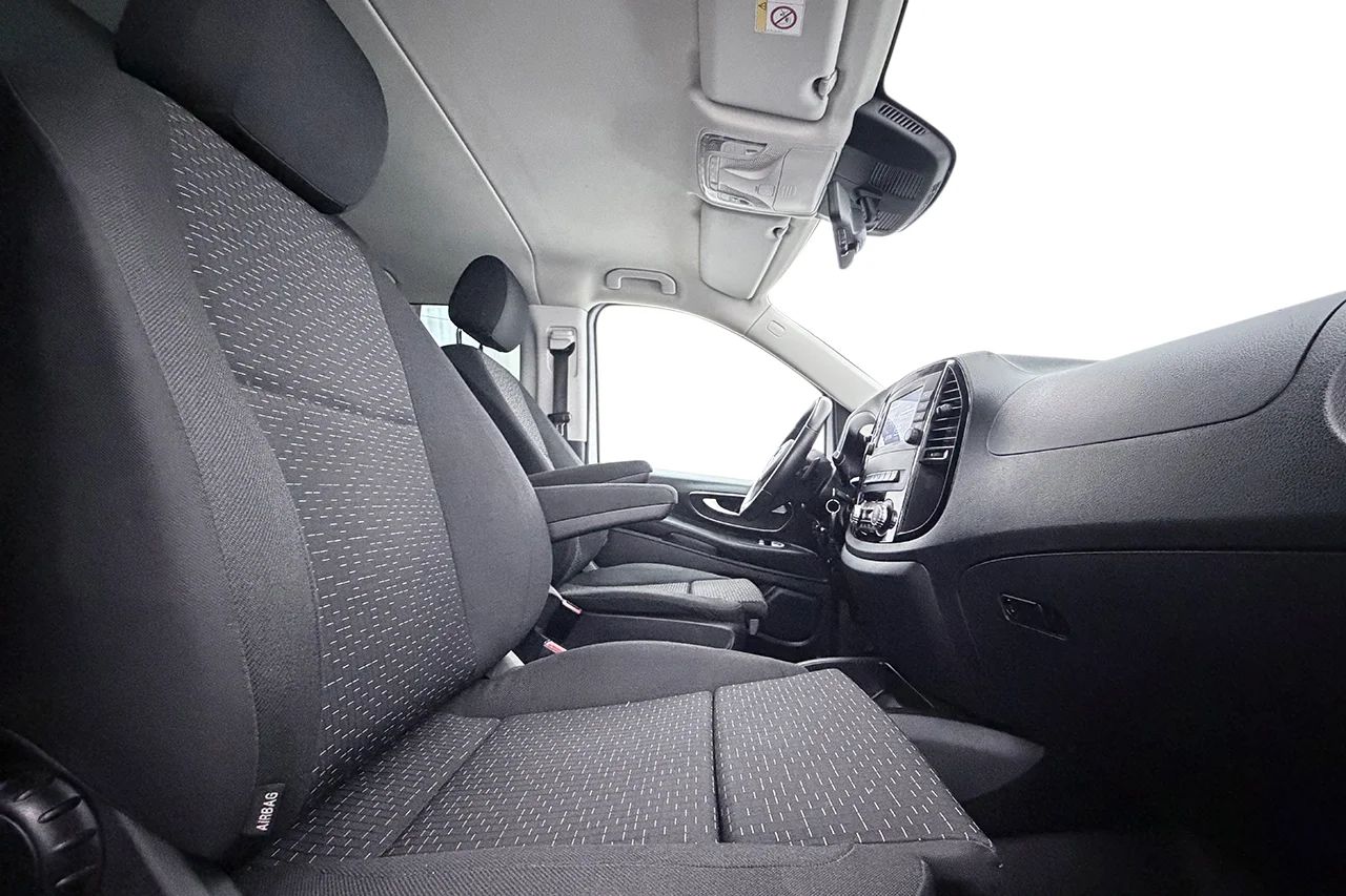 Mercedes-Benz eVito Tourer 129 3.5t 5-sits Kamera P-Sens CCS MOMS 204hk – bild 15 av 26