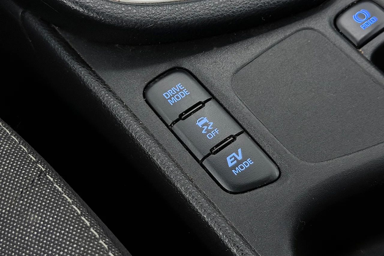 Toyota Yaris Hybrid Aut Kamera Filassist AdaptivFH MOMS 116hk – bild 24 av 28