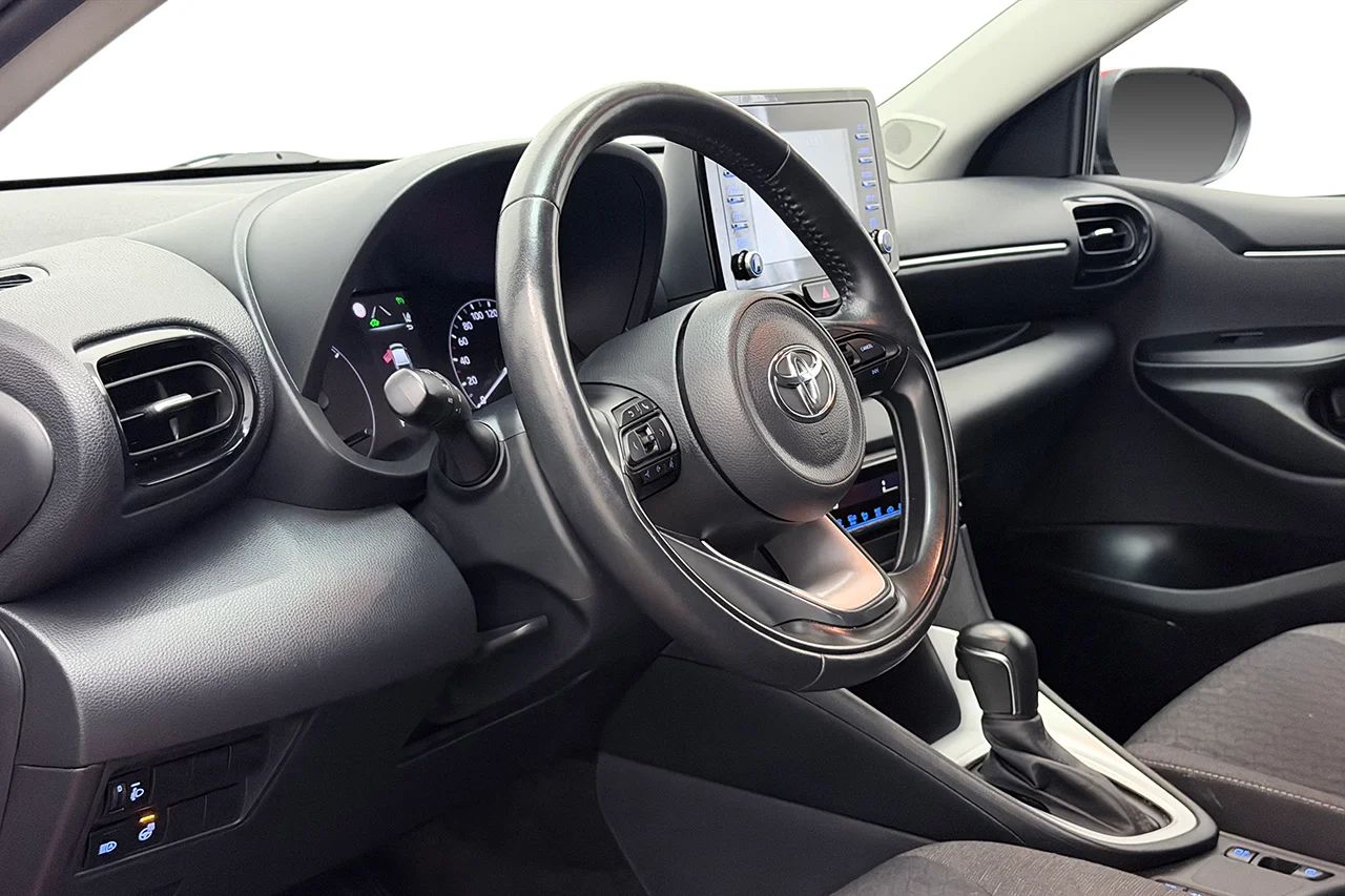 Toyota Yaris Hybrid Aut Kamera Filassist AdaptivFH MOMS 116hk – bild 12 av 28