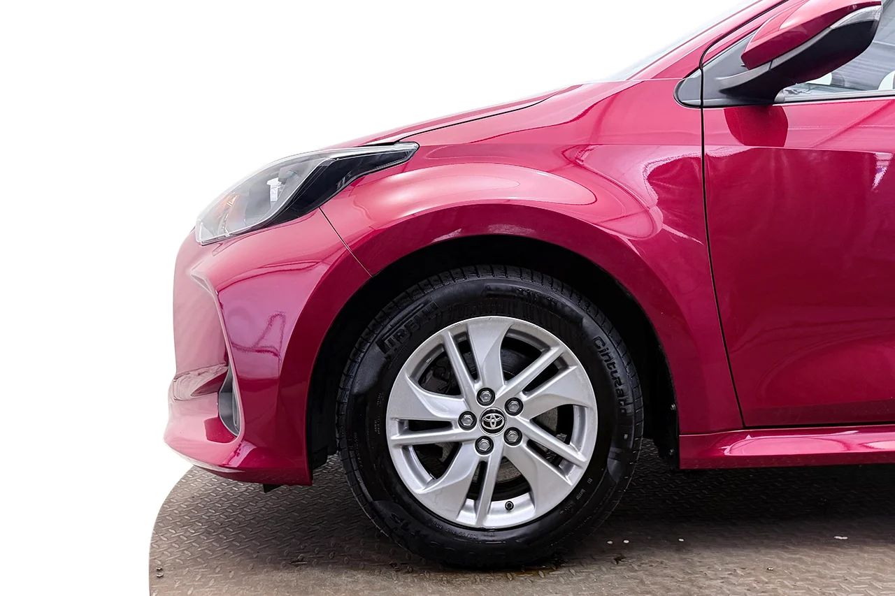 Toyota Yaris Hybrid Aut Kamera Filassist AdaptivFH MOMS 116hk – bild 10 av 28