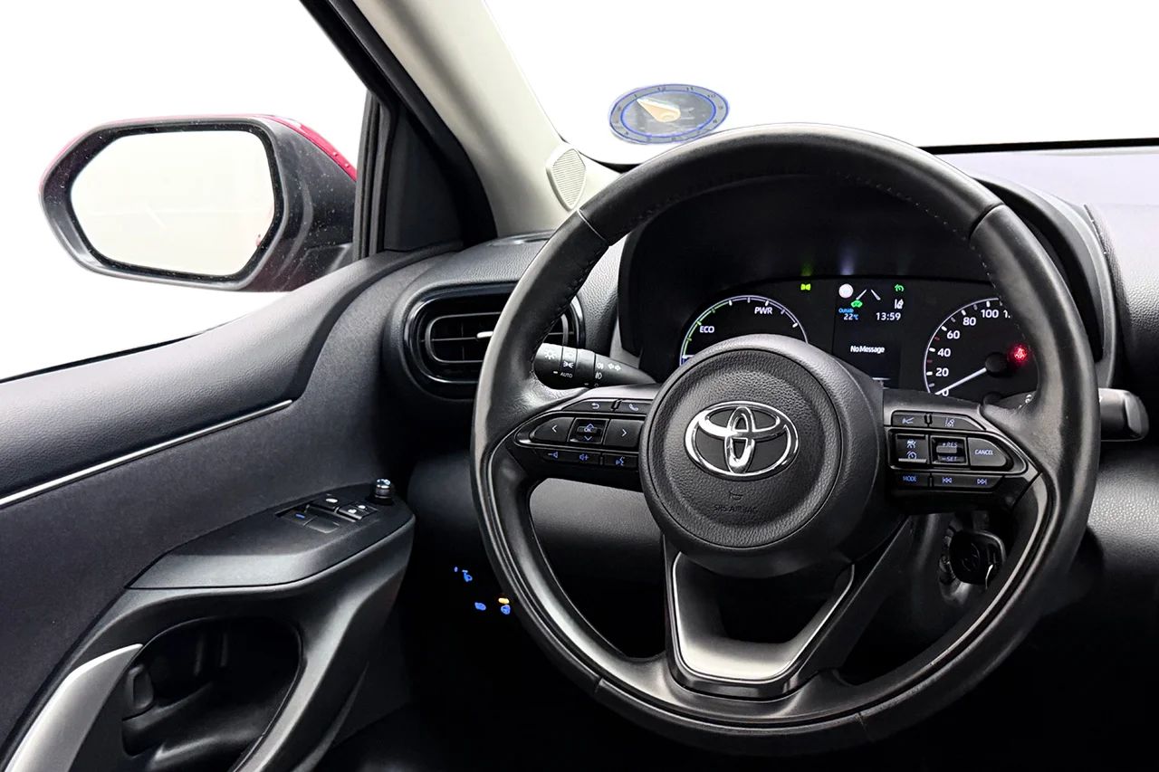 Toyota Yaris Hybrid Aut Kamera Filassist AdaptivFH MOMS 116hk – bild 15 av 28