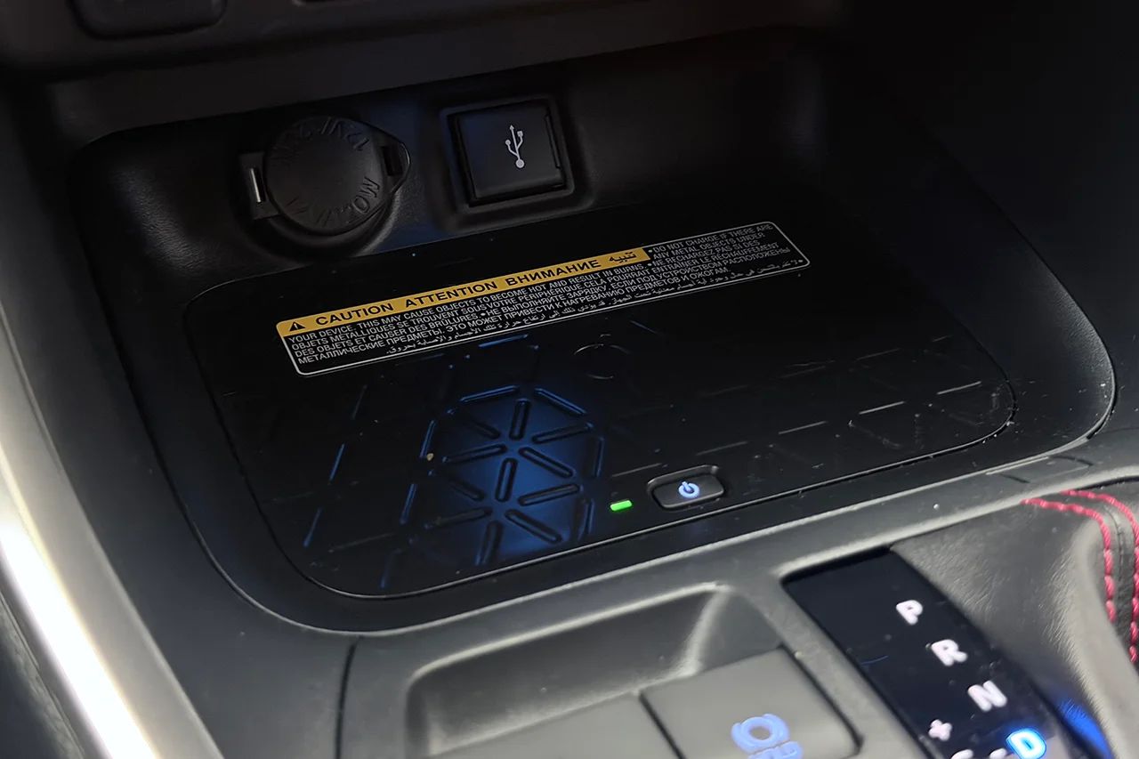 Toyota RAV4 Plug-in Style Premium Läder 360° Navi JBL Keyless 306hk – bild 25 av 33