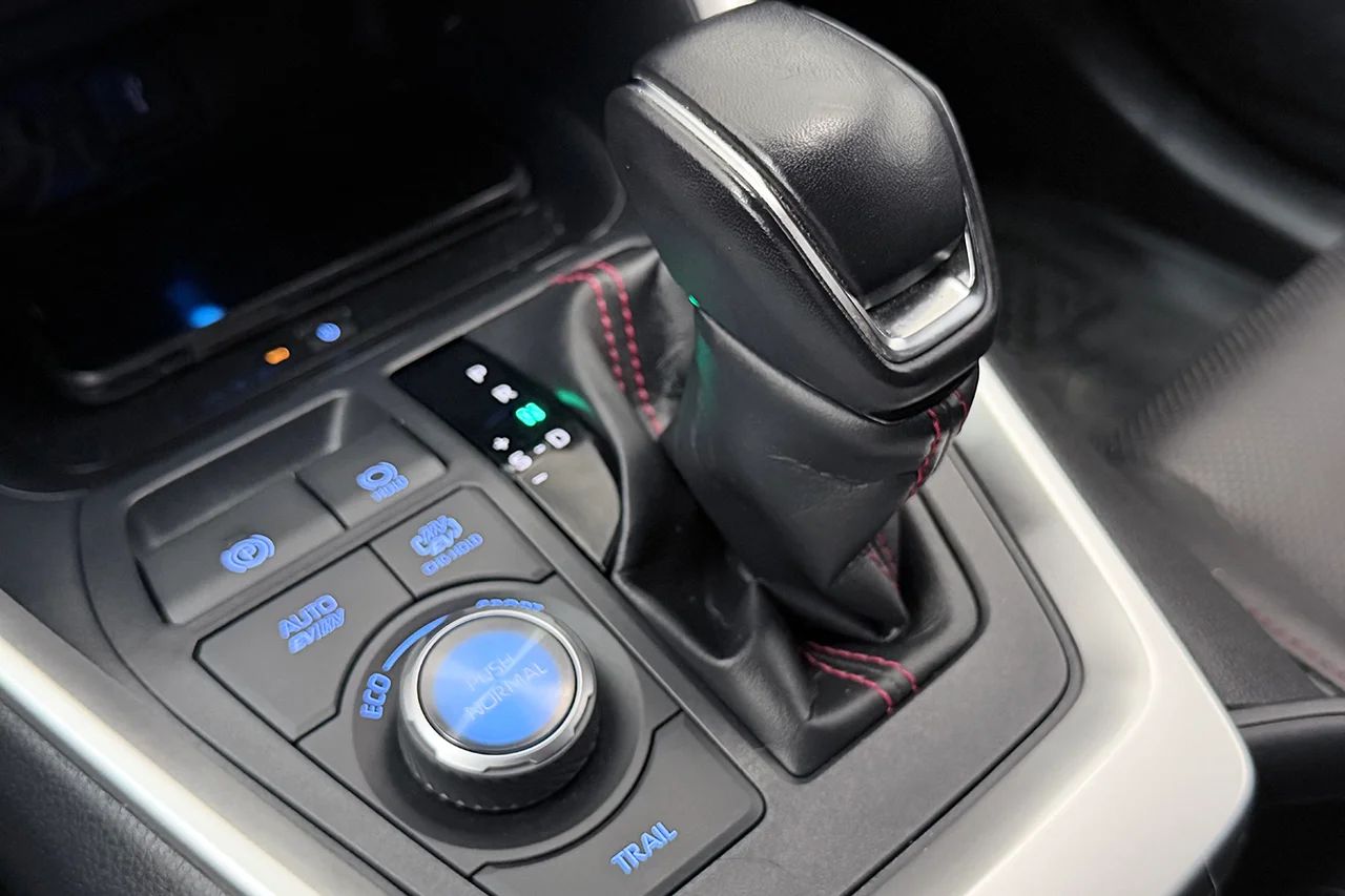 Toyota RAV4 Plug-in Style Premium Läder 360° Navi JBL Keyless 306hk – bild 26 av 33