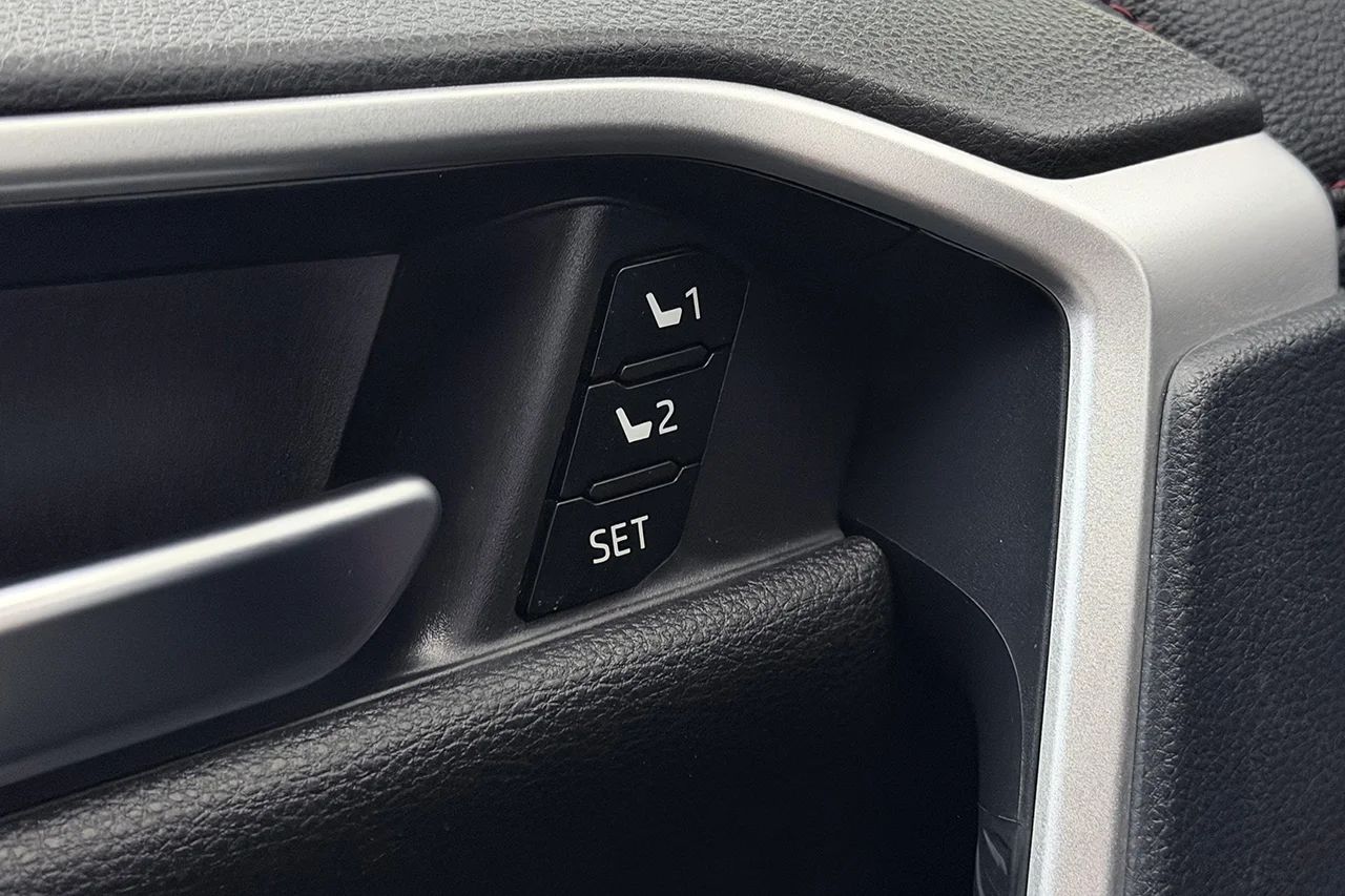 Toyota RAV4 Plug-in Style Premium Läder 360° Navi JBL Keyless 306hk – bild 13 av 33