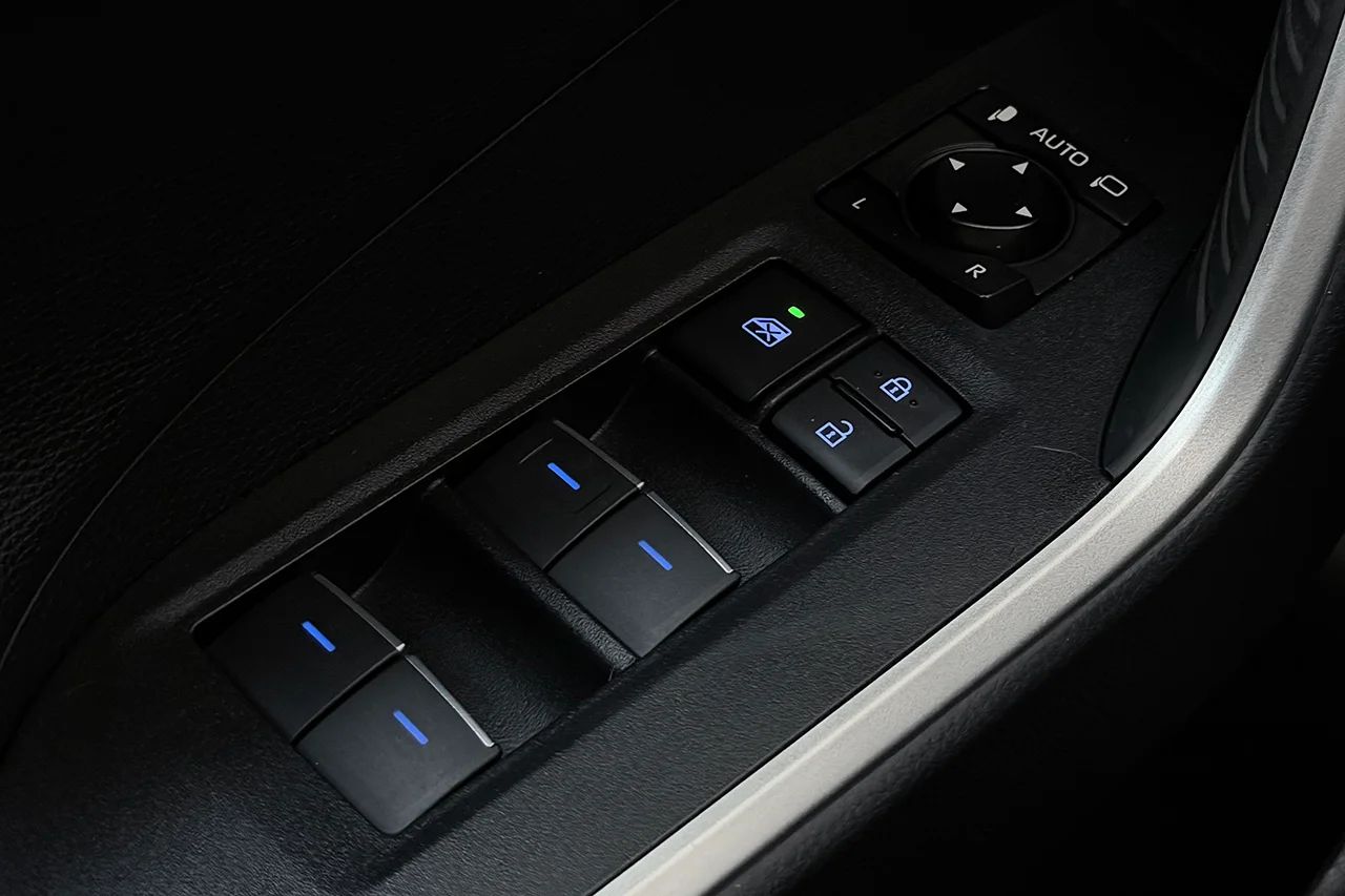 Toyota RAV4 Plug-in Style Premium Läder 360° Navi JBL Keyless 306hk – bild 28 av 33