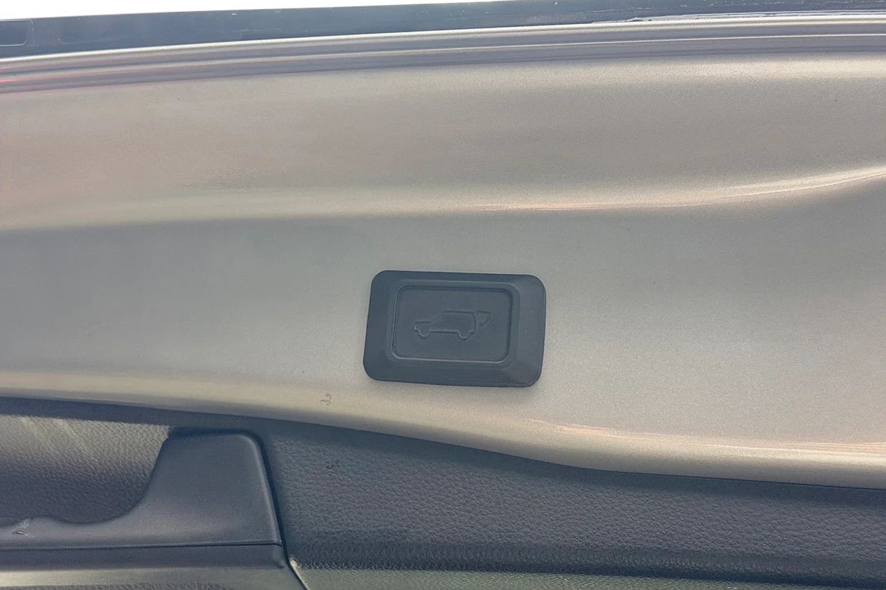 Toyota RAV4 Plug-in Style Premium Läder 360° Navi JBL Keyless 306hk – bild 32 av 33