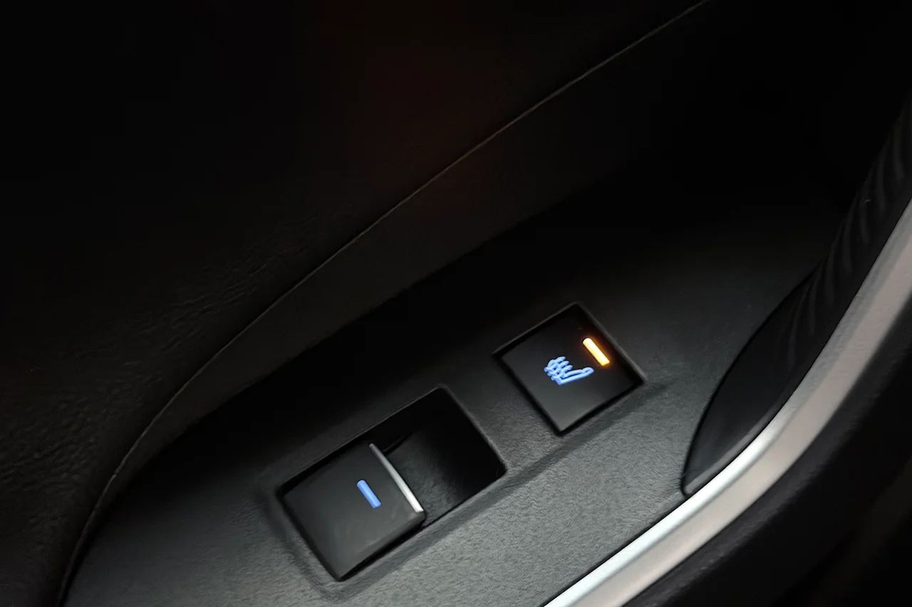 Toyota RAV4 Plug-in Style Premium Läder 360° Navi JBL Keyless 306hk – bild 30 av 33