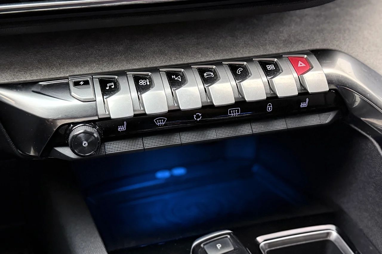 Peugeot 3008 HYBRID4 GT Drag Cockpit Kamera Värmare Stolminne 300hk – bild 29 av 37