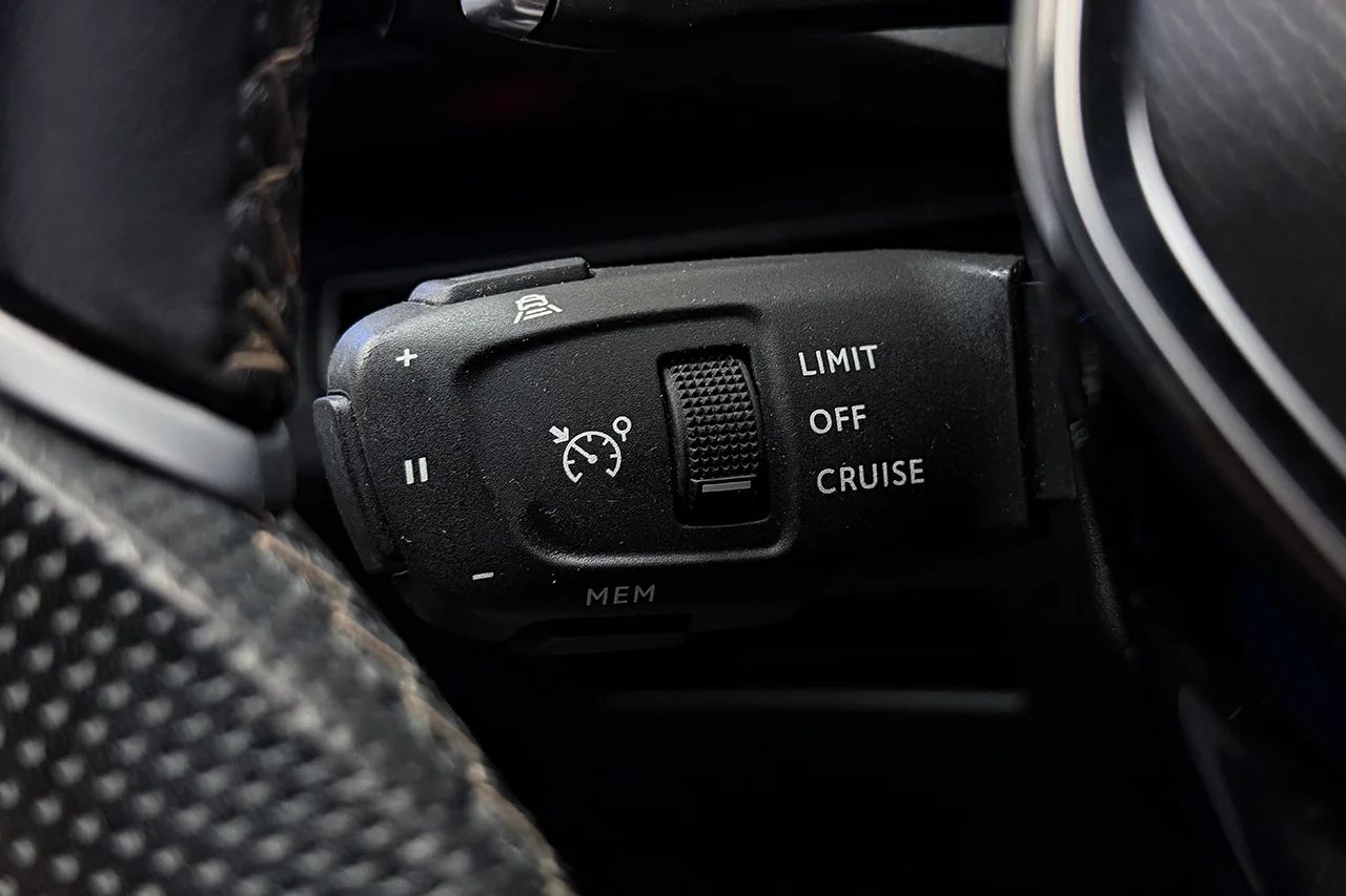 Peugeot 3008 HYBRID4 GT Drag Cockpit Kamera Värmare Stolminne 300hk – bild 23 av 37