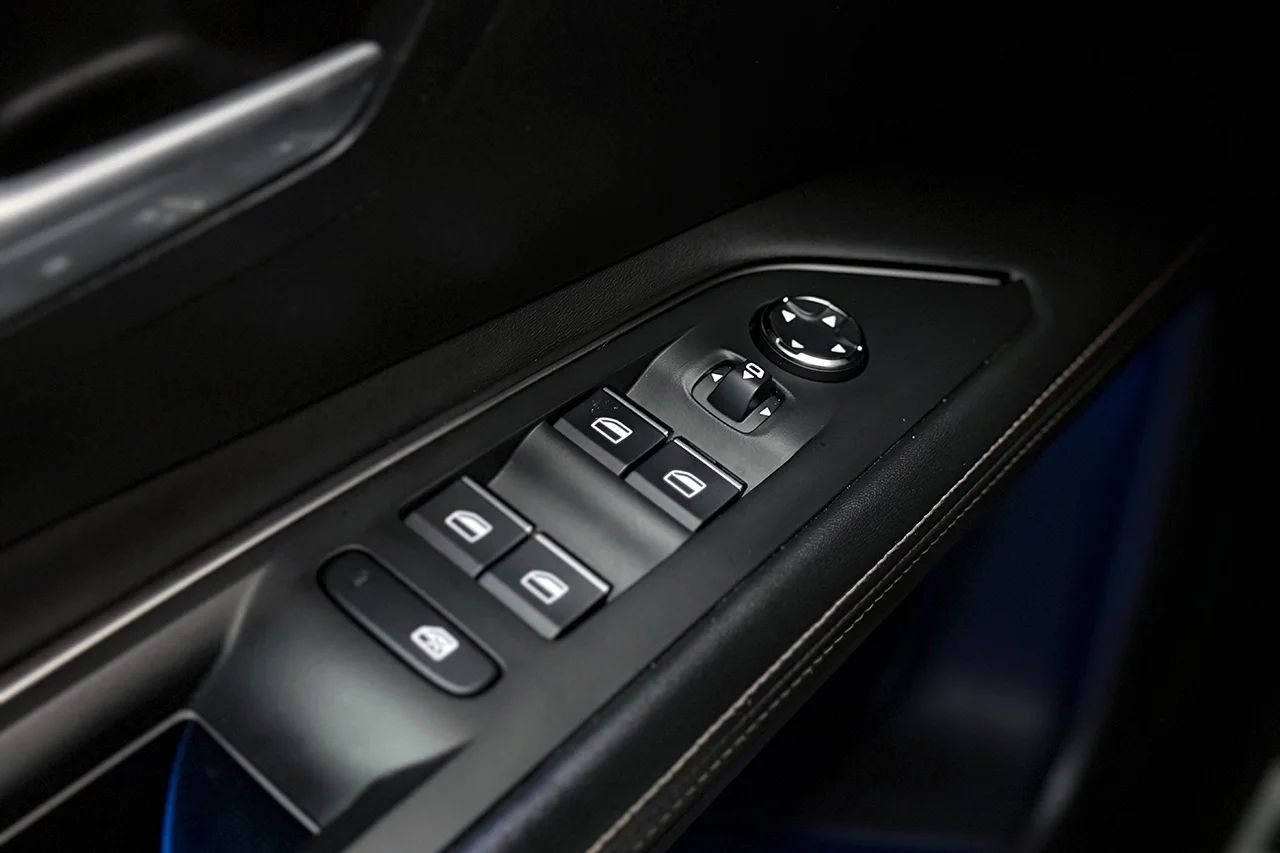 Peugeot 3008 HYBRID4 GT Drag Cockpit Kamera Värmare Stolminne 300hk – bild 34 av 37
