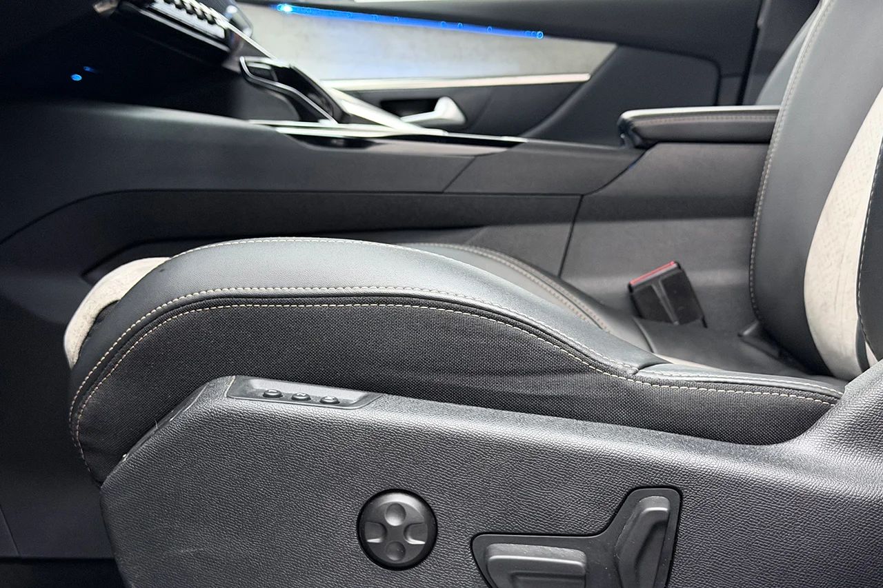 Peugeot 3008 HYBRID4 GT Drag Cockpit Kamera Värmare Stolminne 300hk – bild 14 av 37