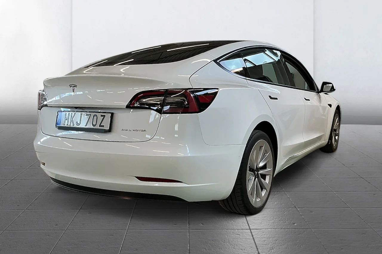 Tesla Model 3 Long Range AWD Pano Läder Autopilot MOMS 498hk – bild 4 av 13