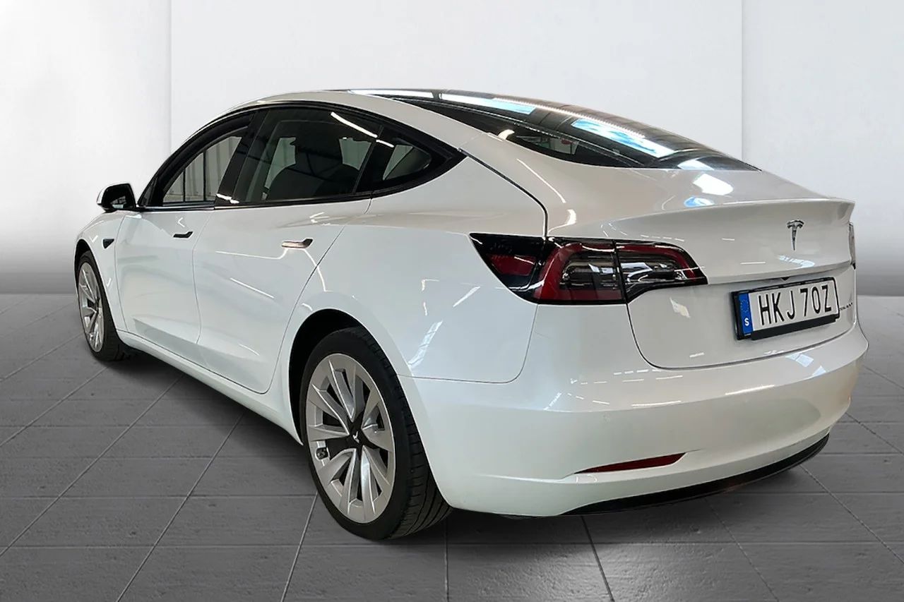 Tesla Model 3 Long Range AWD Pano Läder Autopilot MOMS 498hk – bild 5 av 13