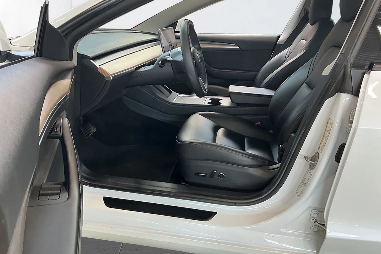 Tesla Model 3 Long Range AWD Pano Läder Autopilot MOMS 498hk – bild 6 av 13