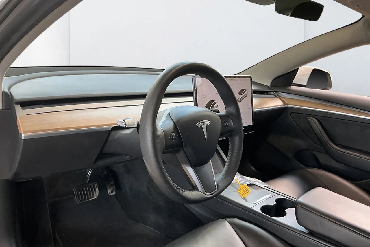 Tesla Model 3 Long Range AWD Pano Läder Autopilot MOMS 498hk – bild 7 av 13