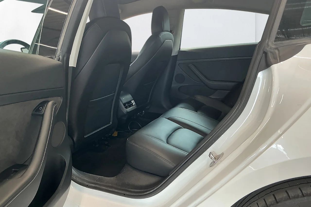 Tesla Model 3 Long Range AWD Pano Läder Autopilot MOMS 498hk – bild 8 av 13
