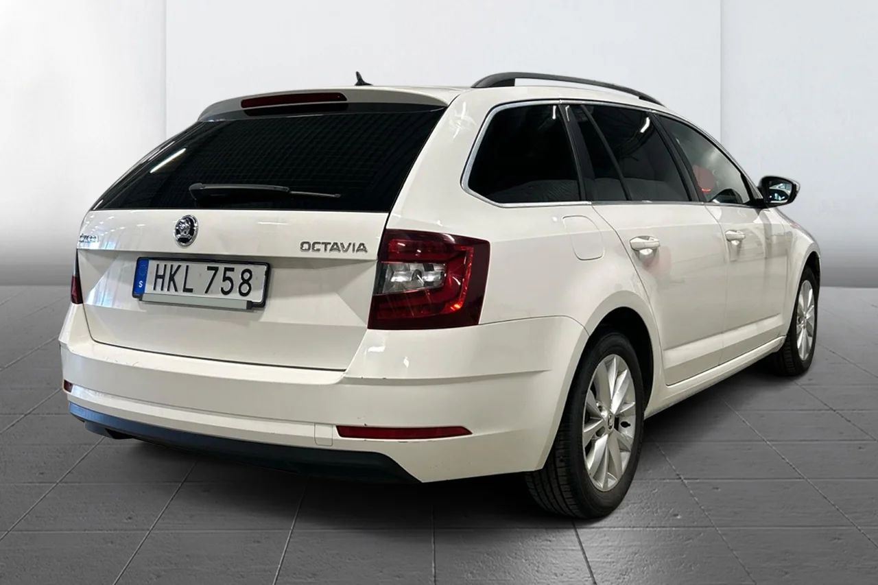Skoda Octavia 1.0 TSI Aut Ambition Clima FrontAssist Pekskärm MOMS 115hk – bild 4 av 9