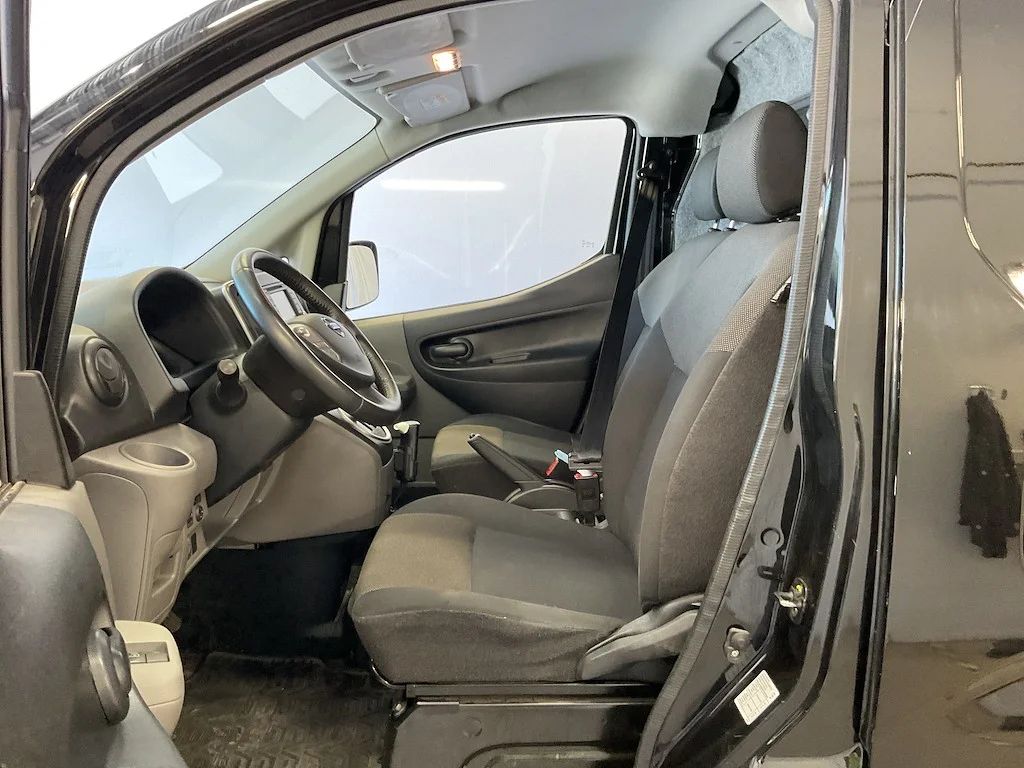 Nissan e-NV200 24 kWh Inredd 2xSidodörr Navi MOMS 109hk – bild 8 av 11
