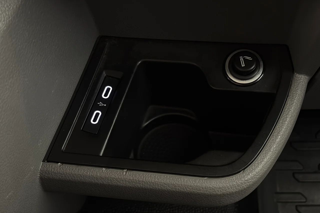 Volkswagen e-Transporter 37.3 kWh 3sits Drag Kamera P-Sens MOMS 113hk – bild 25 av 27