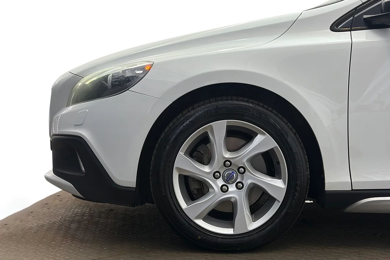 Volvo V40 Cross Country D3 Summum Läder Navi Kamera Värmare BLIS 150hk – bild 10 av 30