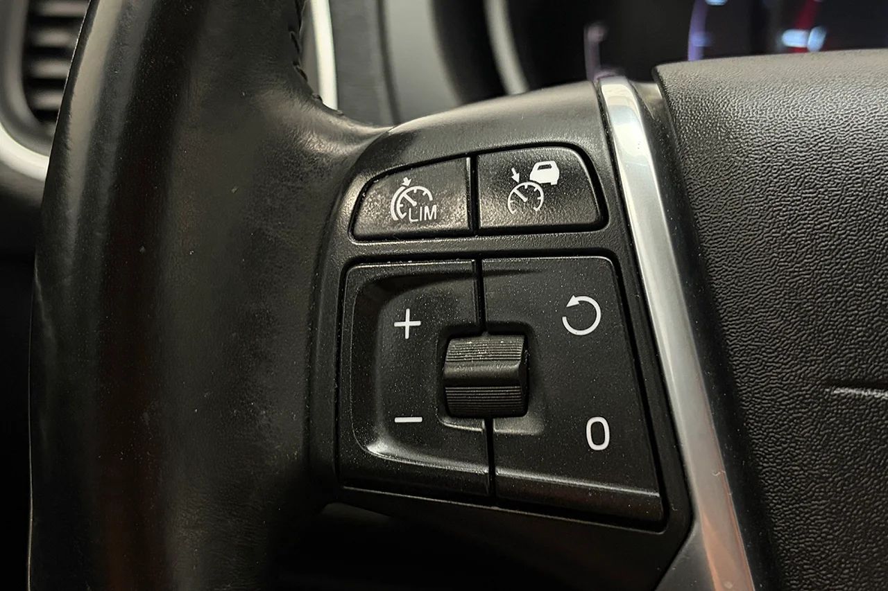 Volvo V40 Cross Country D3 Summum Läder Navi Kamera Värmare BLIS 150hk – bild 20 av 30