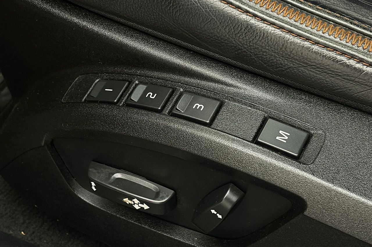 Volvo V40 Cross Country D3 Summum Läder Navi Kamera Värmare BLIS 150hk – bild 13 av 30
