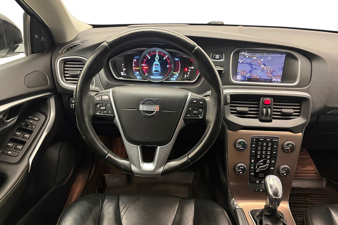 Volvo V40 Cross Country D3 Summum Läder Navi Kamera Värmare BLIS 150hk – bild 19 av 30