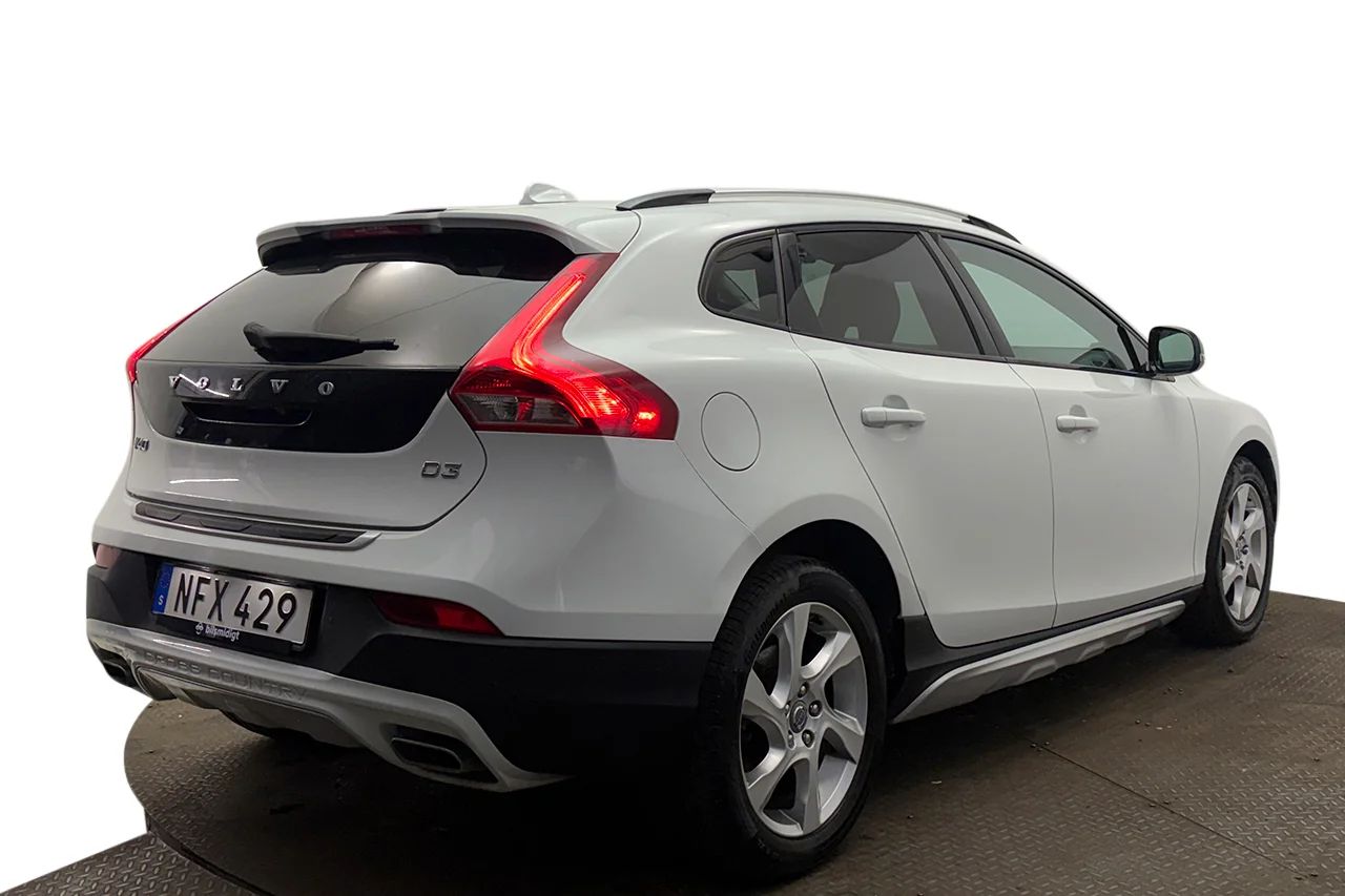 Volvo V40 Cross Country D3 Summum Läder Navi Kamera Värmare BLIS 150hk – bild 5 av 30
